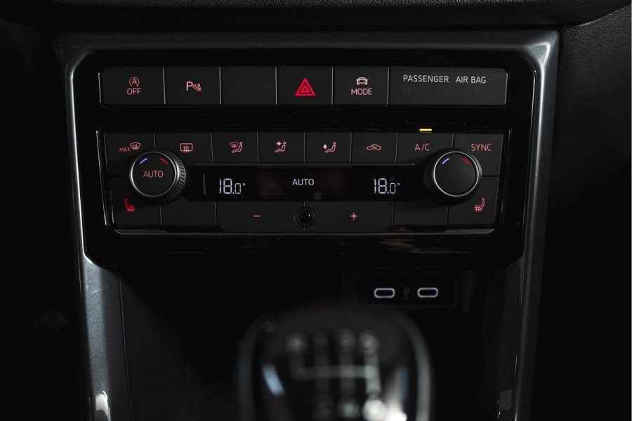 Volkswagen T-Cross 1.0 TSI 116 PK Style | Beats | Dig. Cockpit | Adapt. Cruise | Stoelverw. | PDC | Camera | NAV + App. Connect | ECC | Trekhaak | LM 17" |