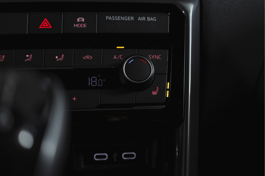 Volkswagen T-Cross 1.0 TSI 116 PK Style | Beats | Dig. Cockpit | Adapt. Cruise | Stoelverw. | PDC | Camera | NAV + App. Connect | ECC | Trekhaak | LM 17" |