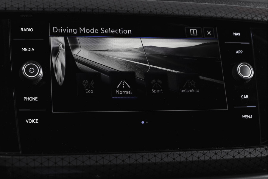 Volkswagen T-Cross 1.0 TSI 116 PK Style | Beats | Dig. Cockpit | Adapt. Cruise | Stoelverw. | PDC | Camera | NAV + App. Connect | ECC | Trekhaak | LM 17" |