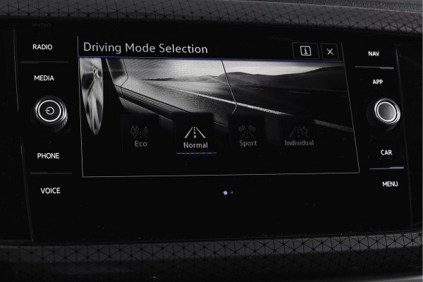Volkswagen T-Cross 1.0 TSI 116 PK Style | Beats | Dig. Cockpit | Adapt. Cruise | Stoelverw. | PDC | Camera | NAV + App. Connect | ECC | Trekhaak | LM 17" |