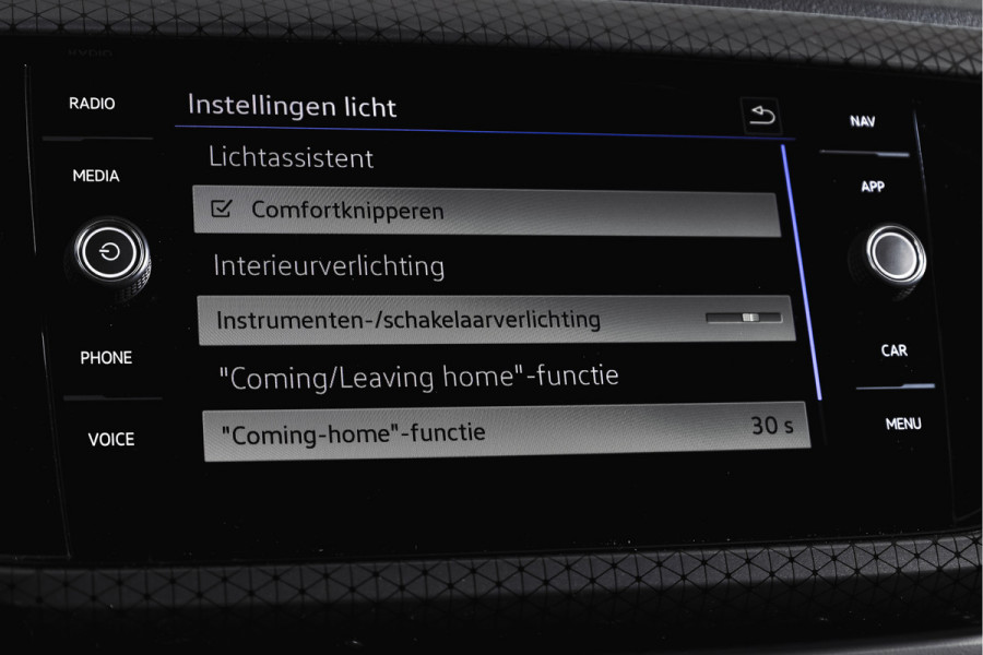 Volkswagen T-Cross 1.0 TSI 116 PK Style | Beats | Dig. Cockpit | Adapt. Cruise | Stoelverw. | PDC | Camera | NAV + App. Connect | ECC | Trekhaak | LM 17" |