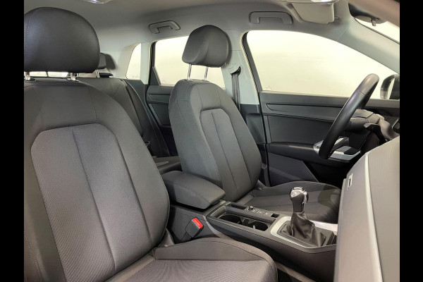 Audi Q3 45 TFSI e S-tronic Navigatie Apple Carplay Android Auto Parkeersensoren Cruise Control Elektrische achterklep Virtual Cockpit Climate Control Lichtmetalen velgen