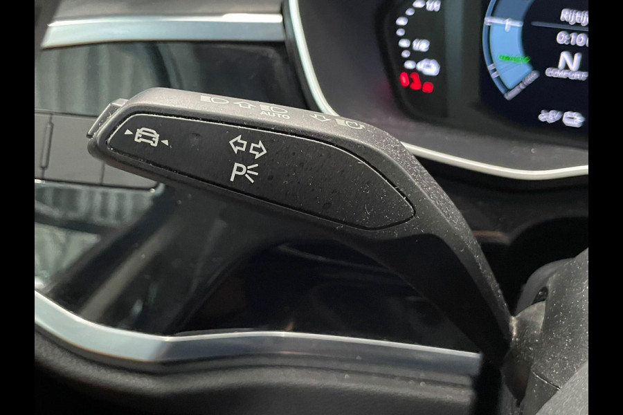 Audi Q3 45 TFSI e S-tronic Navigatie Apple Carplay Android Auto Parkeersensoren Cruise Control Elektrische achterklep Virtual Cockpit Climate Control Lichtmetalen velgen