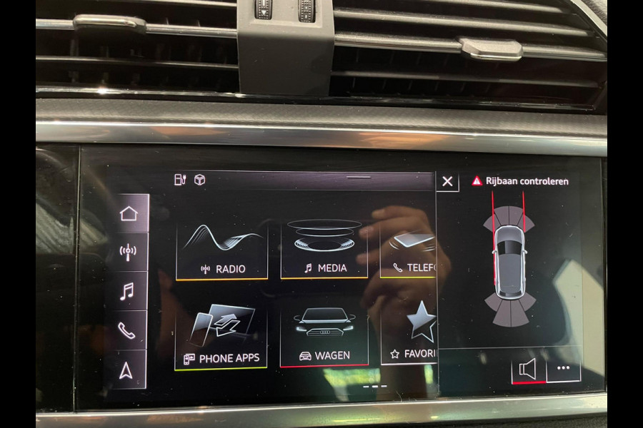 Audi Q3 45 TFSI e S-tronic Navigatie Apple Carplay Android Auto Parkeersensoren Cruise Control Elektrische achterklep Virtual Cockpit Climate Control Lichtmetalen velgen