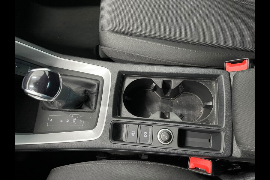 Audi Q3 45 TFSI e S-tronic Navigatie Apple Carplay Android Auto Parkeersensoren Cruise Control Elektrische achterklep Virtual Cockpit Climate Control Lichtmetalen velgen
