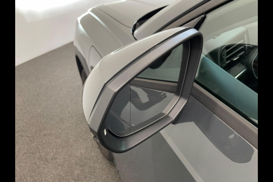 Audi Q3 45 TFSI e S-tronic Navigatie Apple Carplay Android Auto Parkeersensoren Cruise Control Elektrische achterklep Virtual Cockpit Climate Control Lichtmetalen velgen
