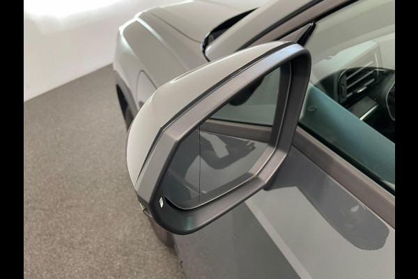 Audi Q3 45 TFSI e S-tronic Navigatie Apple Carplay Android Auto Parkeersensoren Cruise Control Elektrische achterklep Virtual Cockpit Climate Control Lichtmetalen velgen