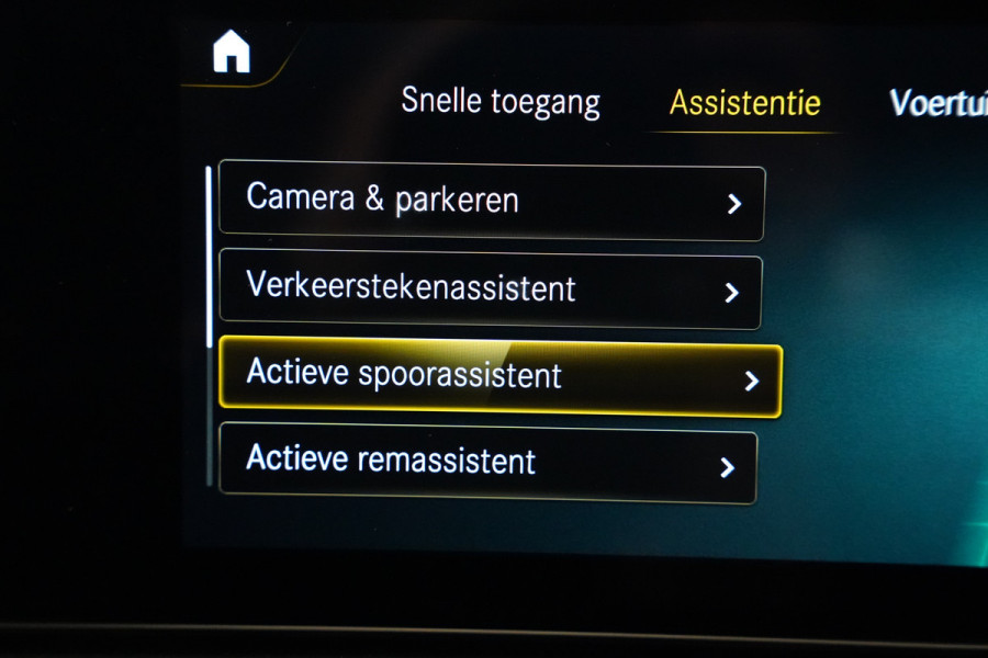 Mercedes-Benz EQC 400 4MATIC AMG Line 80 kWh LED Stoelverw (voor+achter) Widescreen ACC