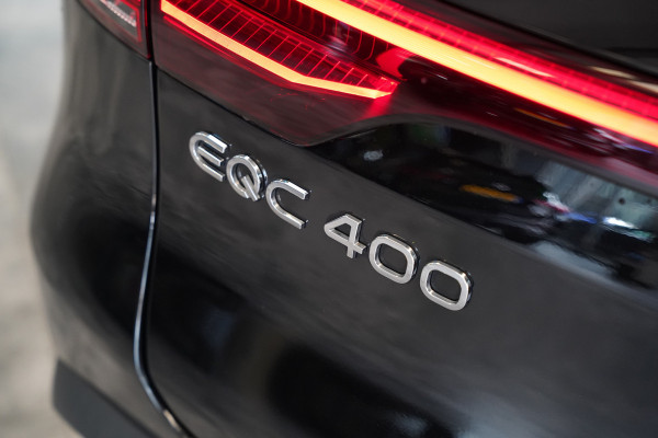 Mercedes-Benz EQC 400 4MATIC AMG Line 80 kWh LED Stoelverw (voor+achter) Widescreen ACC