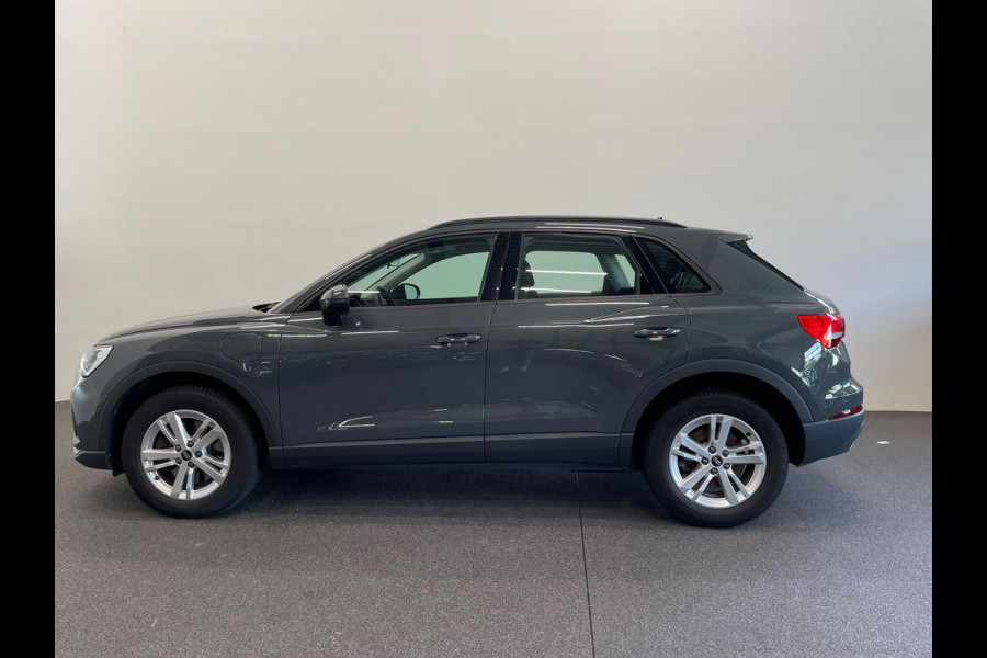 Audi Q3 45 TFSI e S-tronic Navigatie Apple Carplay Android Auto Parkeersensoren Cruise Control Elektrische achterklep Virtual Cockpit Climate Control Lichtmetalen velgen