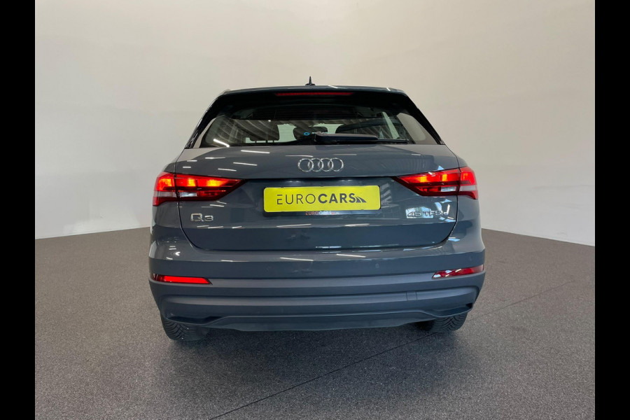 Audi Q3 45 TFSI e S-tronic Navigatie Apple Carplay Android Auto Parkeersensoren Cruise Control Elektrische achterklep Virtual Cockpit Climate Control Lichtmetalen velgen