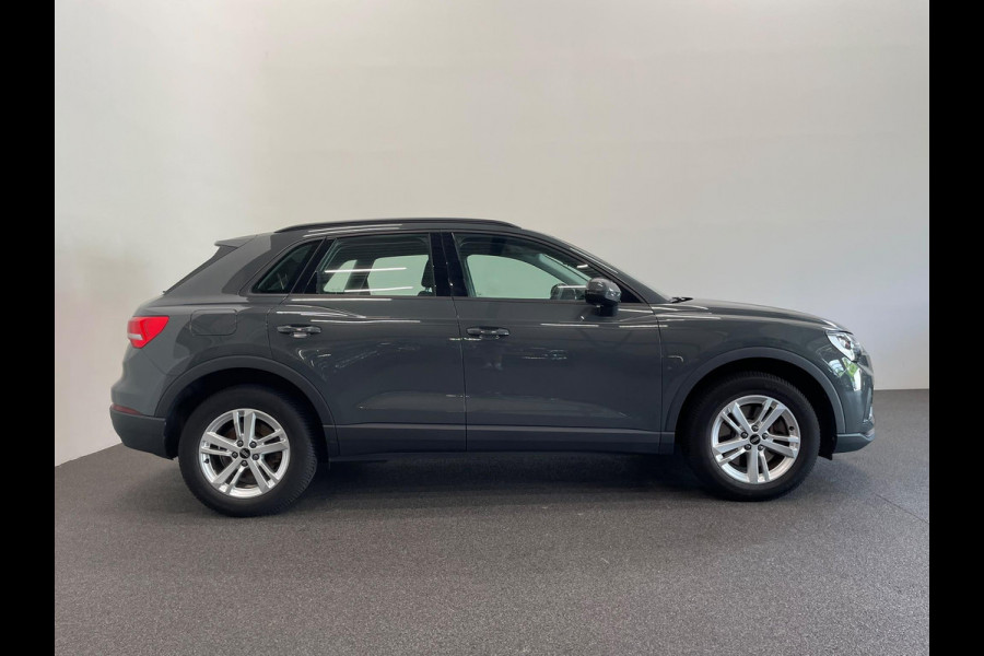 Audi Q3 45 TFSI e S-tronic Navigatie Apple Carplay Android Auto Parkeersensoren Cruise Control Elektrische achterklep Virtual Cockpit Climate Control Lichtmetalen velgen