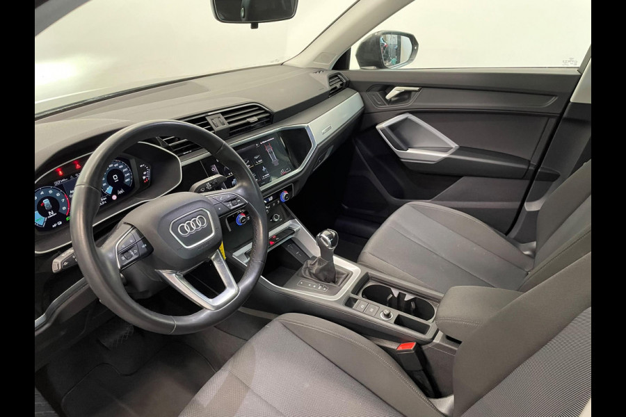 Audi Q3 45 TFSI e S-tronic Navigatie Apple Carplay Android Auto Parkeersensoren Cruise Control Elektrische achterklep Virtual Cockpit Climate Control Lichtmetalen velgen