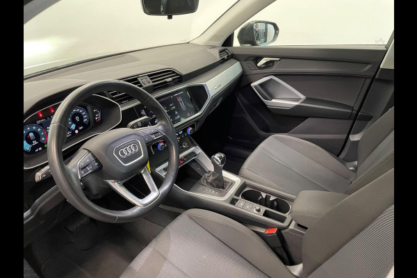 Audi Q3 45 TFSI e S-tronic Navigatie Apple Carplay Android Auto Parkeersensoren Cruise Control Elektrische achterklep Virtual Cockpit Climate Control Lichtmetalen velgen