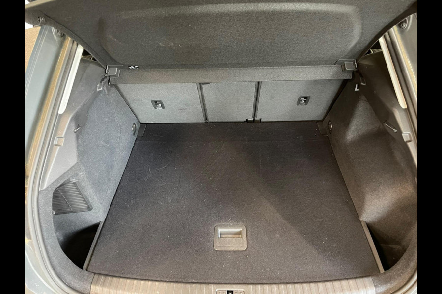 Audi Q3 45 TFSI e S-tronic Navigatie Apple Carplay Android Auto Parkeersensoren Cruise Control Elektrische achterklep Virtual Cockpit Climate Control Lichtmetalen velgen