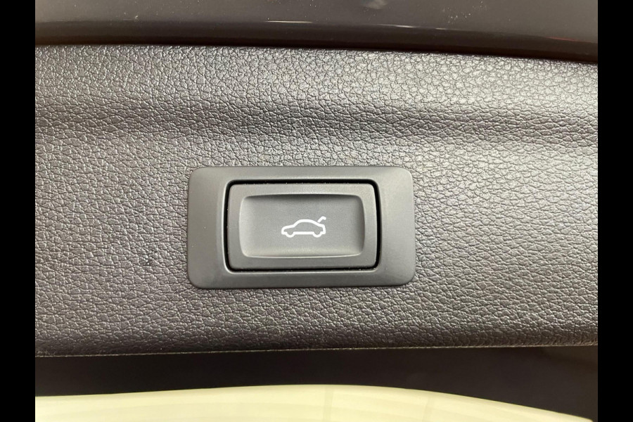 Audi Q3 45 TFSI e S-tronic Navigatie Apple Carplay Android Auto Parkeersensoren Cruise Control Elektrische achterklep Virtual Cockpit Climate Control Lichtmetalen velgen