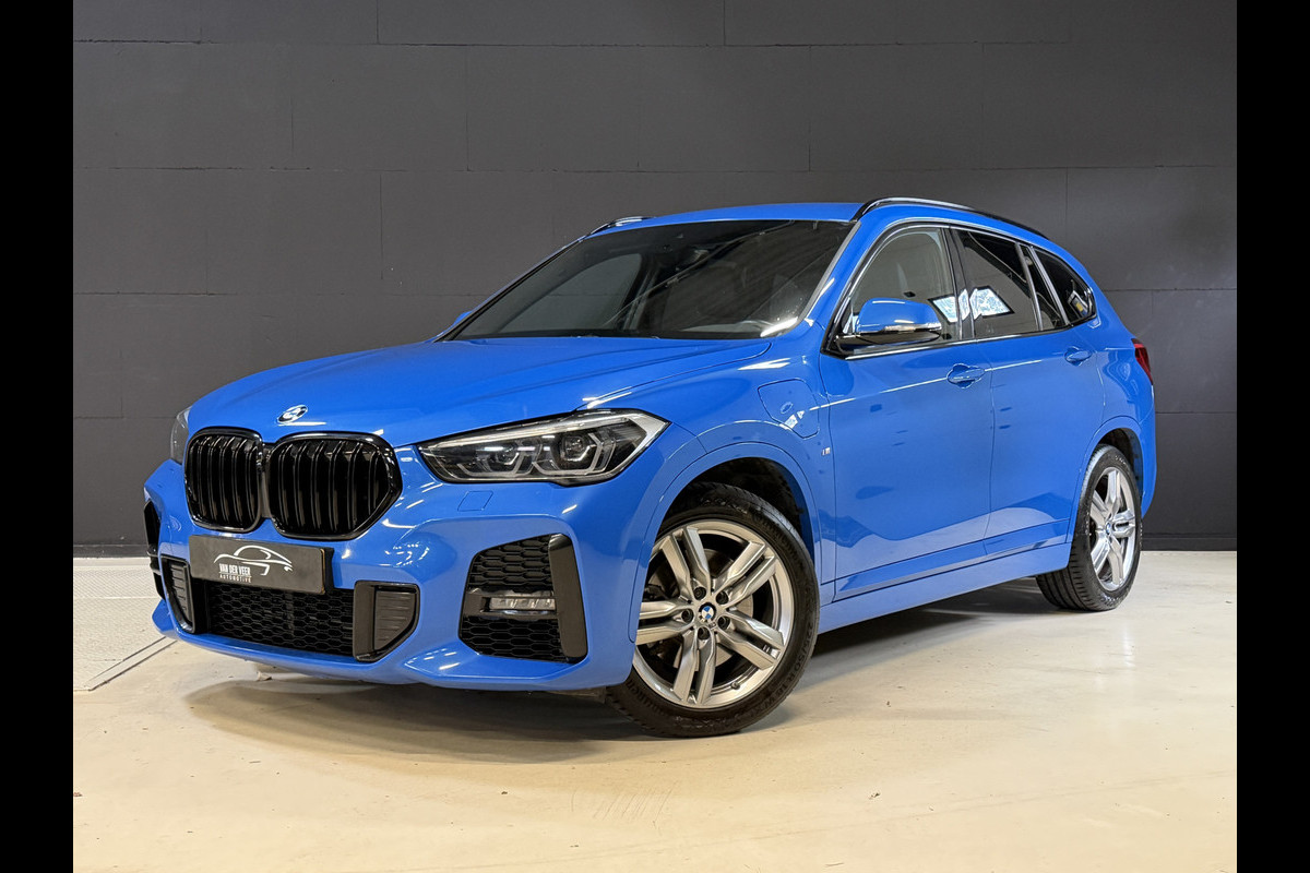 BMW X1 xDrive25e High Executive | M-pakket | Camera | Afn. trekhaak | Leder | Sfeerverlichting | Full LED