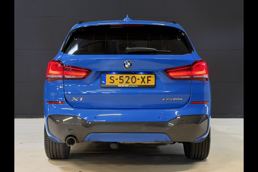 BMW X1 xDrive25e High Executive | M-pakket | Camera | Afn. trekhaak | Leder | Sfeerverlichting | Full LED