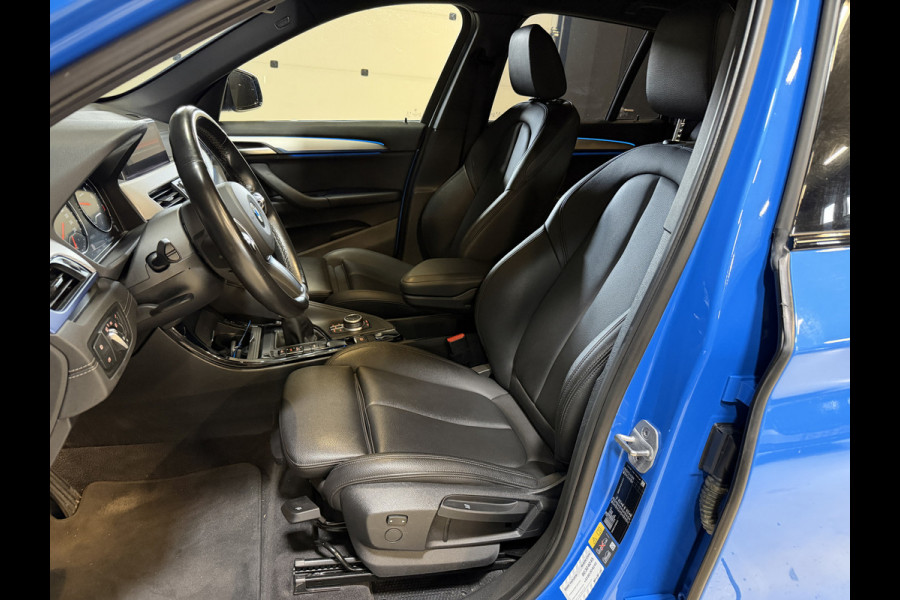 BMW X1 xDrive25e High Executive | M-pakket | Camera | Afn. trekhaak | Leder | Sfeerverlichting | Full LED