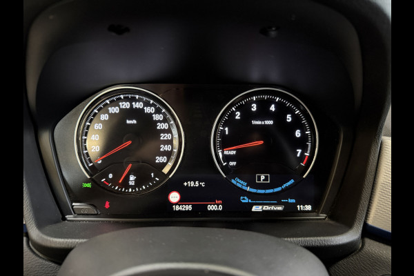 BMW X1 xDrive25e High Executive | M-pakket | Camera | Afn. trekhaak | Leder | Sfeerverlichting | Full LED