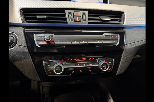 BMW X1 xDrive25e High Executive | M-pakket | Camera | Afn. trekhaak | Leder | Sfeerverlichting | Full LED