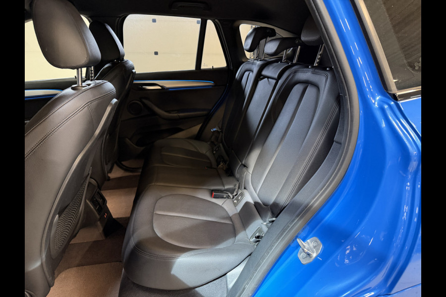 BMW X1 xDrive25e High Executive | M-pakket | Camera | Afn. trekhaak | Leder | Sfeerverlichting | Full LED