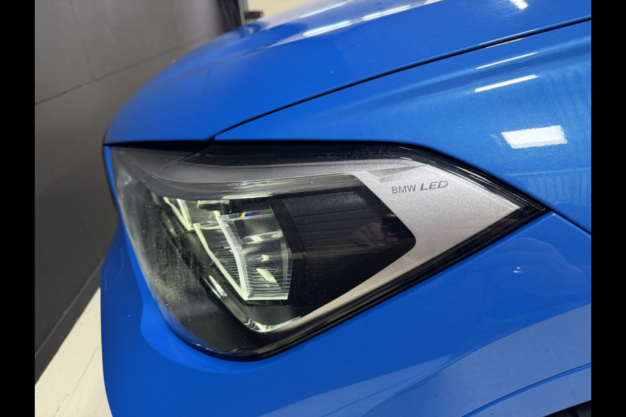 BMW X1 xDrive25e High Executive | M-pakket | Camera | Afn. trekhaak | Leder | Sfeerverlichting | Full LED