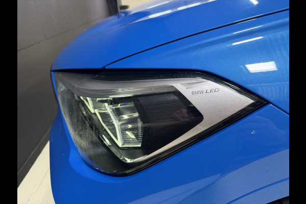 BMW X1 xDrive25e High Executive | M-pakket | Camera | Afn. trekhaak | Leder | Sfeerverlichting | Full LED