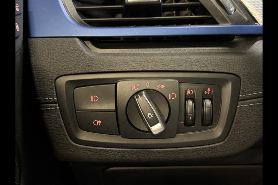 BMW X1 xDrive25e High Executive | M-pakket | Camera | Afn. trekhaak | Leder | Sfeerverlichting | Full LED