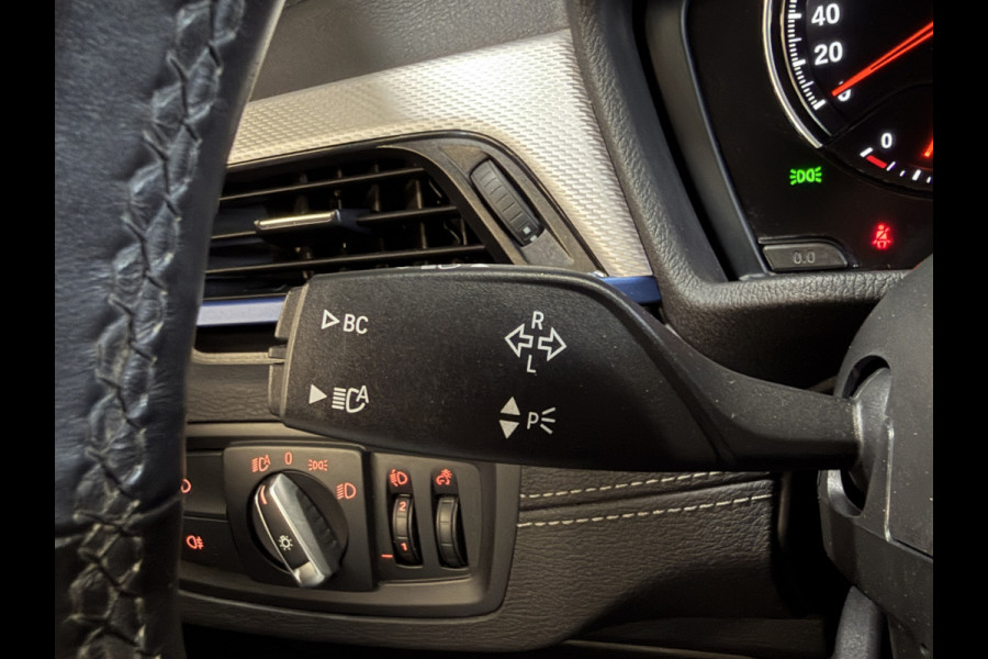 BMW X1 xDrive25e High Executive | M-pakket | Camera | Afn. trekhaak | Leder | Sfeerverlichting | Full LED