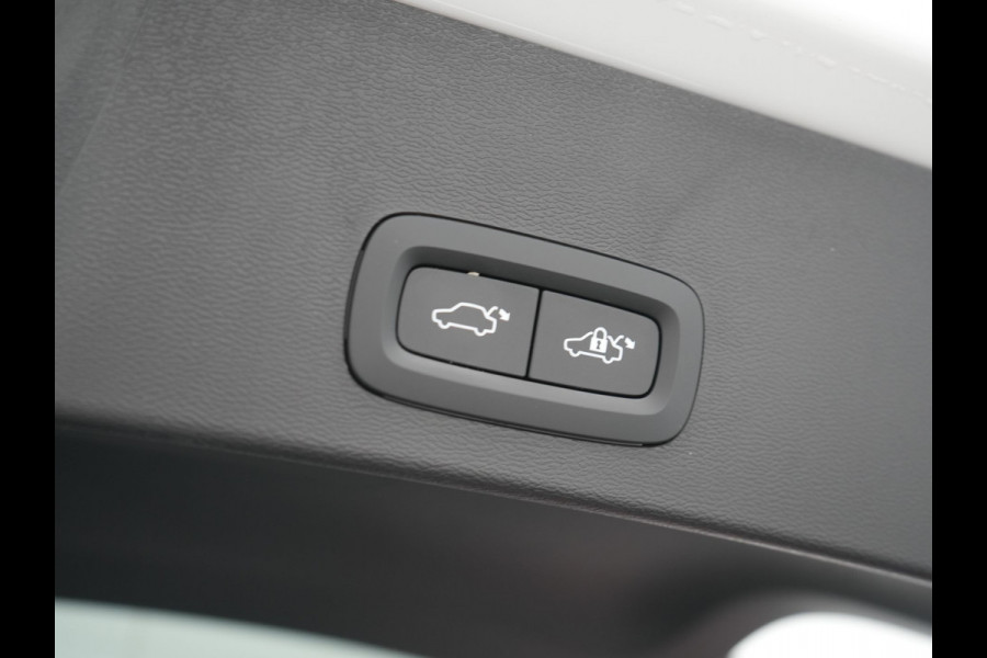 Volvo XC40 Recharge Ultimate 69 kWh 232pk Dealer O.H | Panodak | 360 Camera | Adaptive Cruise | Harman / Kardon | Alcantara Sportstoelen Memory & Verwarmd | BLIS | Keyless | Apple Carplay | Pilot Assist | Stuurverwarming | Google Assistant & Maps | Navigatie | DAB | 19"L.M |