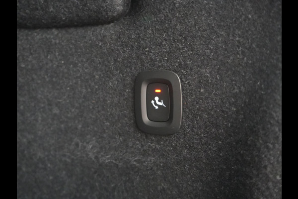 Volvo XC40 Recharge Ultimate 69 kWh 232pk Dealer O.H | Panodak | 360 Camera | Adaptive Cruise | Harman / Kardon | Alcantara Sportstoelen Memory & Verwarmd | BLIS | Keyless | Apple Carplay | Pilot Assist | Stuurverwarming | Google Assistant & Maps | Navigatie | DAB | 19"L.M |