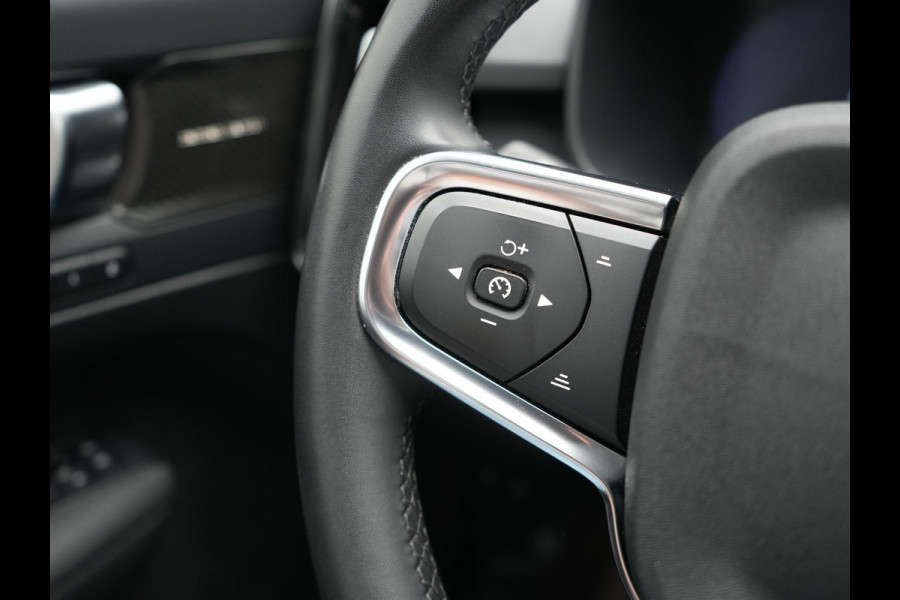 Volvo XC40 Recharge Ultimate 69 kWh 232pk Dealer O.H | Panodak | 360 Camera | Adaptive Cruise | Harman / Kardon | Alcantara Sportstoelen Memory & Verwarmd | BLIS | Keyless | Apple Carplay | Pilot Assist | Stuurverwarming | Google Assistant & Maps | Navigatie | DAB | 19"L.M |