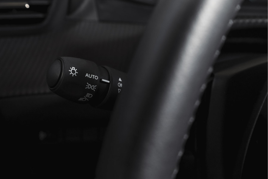 Peugeot 2008 1.2 Hybrid 136 Style | Cruise | PDC | App. Connect | ECC | 8066
