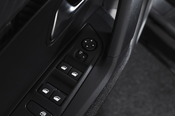 Peugeot 2008 1.2 Hybrid 136 Style | Cruise | PDC | App. Connect | ECC | 8066