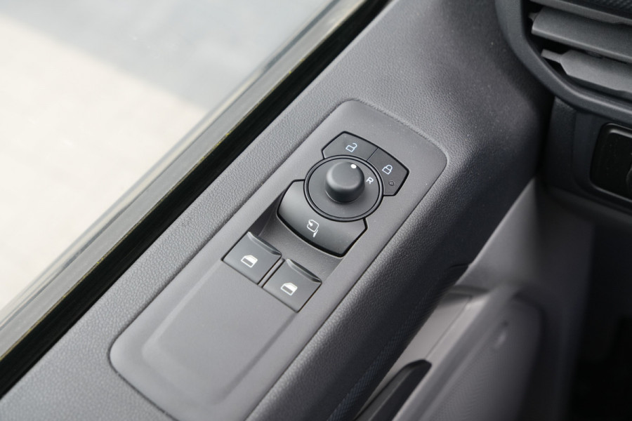 Ford Transit Custom 320 2.0 TDCI L2H1 Trend 136pk - INCLUSIEF BPM - 2x Schuif - Achterklep - LED - Carplay - Stoelverwarming - Rijklaar