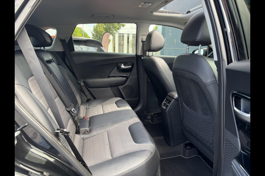 Kia Niro 1.6 GDi Hybrid Design Edition 1e Eigenaar,Trekhaak,Pano,Camera,Carplay,Stoelverw-Stuurverw,Halfleder,Lm velgen,Dealer Onderhouden,Rijstrooksensor,N.A.P,Apk tot 11-2026