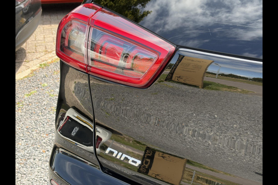 Kia Niro 1.6 GDi Hybrid Design Edition 1e Eigenaar,Trekhaak,Pano,Camera,Carplay,Stoelverw-Stuurverw,Halfleder,Lm velgen,Dealer Onderhouden,Rijstrooksensor,N.A.P,Apk tot 11-2026