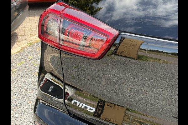 Kia Niro 1.6 GDi Hybrid Design Edition 1e Eigenaar,Trekhaak,Pano,Camera,Carplay,Stoelverw-Stuurverw,Halfleder,Lm velgen,Dealer Onderhouden,Rijstrooksensor,N.A.P,Apk tot 11-2026