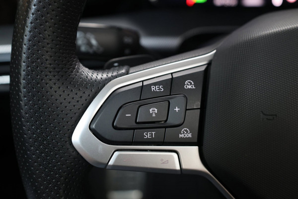 Volkswagen Golf 8.5 1.5 eTSI R-Line Edition IQ/VIRTUAL/SFEER/PANO/ALCANTARA+S.VERWARMING+MEMORY/19" LMV/360/ACC/FABRIEKSGARANTIE!