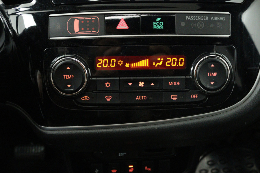 Mitsubishi Outlander 2.4 PHEV Instyle (PANORAMADAK, NAVIGATIE, STOEL-/STUURVERWARMING, 360 CAMERA, TREKHAAK, ADAPTIEVE CRUISE)
