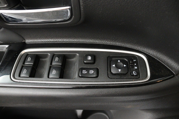 Mitsubishi Outlander 2.4 PHEV Instyle (PANORAMADAK, NAVIGATIE, STOEL-/STUURVERWARMING, 360 CAMERA, TREKHAAK, ADAPTIEVE CRUISE)