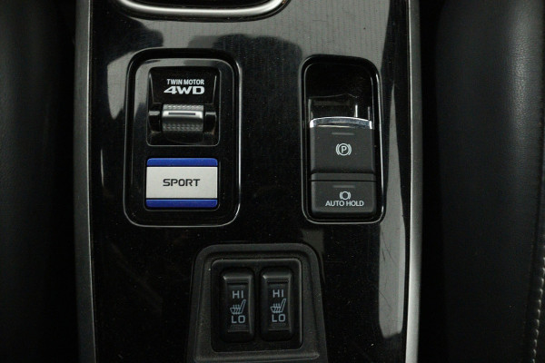 Mitsubishi Outlander 2.4 PHEV Instyle (PANORAMADAK, NAVIGATIE, STOEL-/STUURVERWARMING, 360 CAMERA, TREKHAAK, ADAPTIEVE CRUISE)