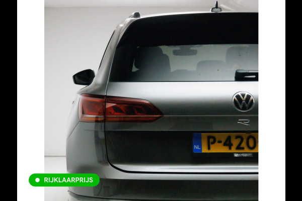 Volkswagen Touareg 3.0 TSi 4MOTION R-line 462 PK | Panoramadak | Luchtvering | Leer | Travel Assist | El.verstelbare stoel met geheugen, Wegklapbare trekhaak, Stoel- stuurverwarming, Keyless, Sfeerverlichting