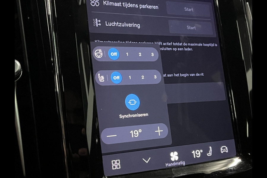 Volvo XC60 2.0 T8 Plug-in hybrid AWD Plus Dark SOH 93% Long range | Trekhaak | Open dak | Adapt. cruise | Harman/Kardon | Stoel-/Stuurverwarming | 360 camera | Google