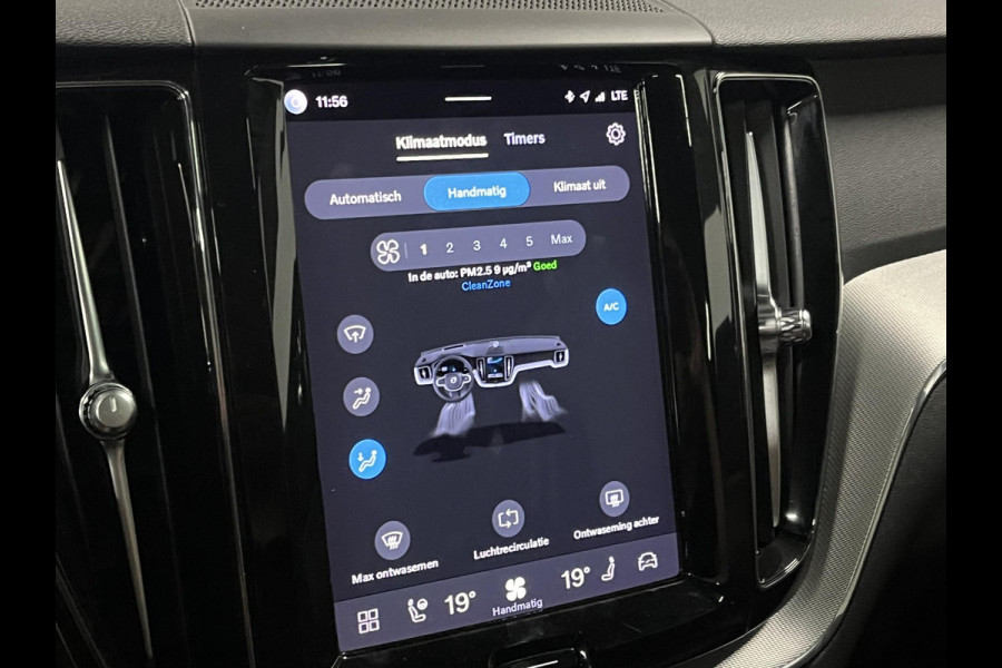 Volvo XC60 2.0 T8 Plug-in hybrid AWD Plus Dark SOH 93% Long range | Trekhaak | Open dak | Adapt. cruise | Harman/Kardon | Stoel-/Stuurverwarming | 360 camera | Google