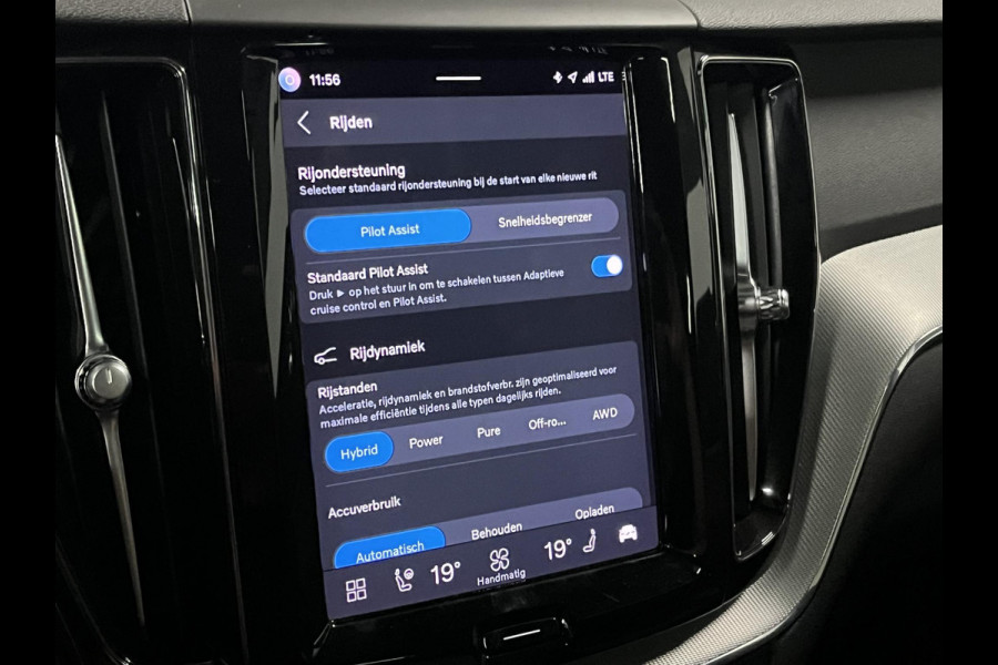 Volvo XC60 2.0 T8 Plug-in hybrid AWD Plus Dark SOH 93% Long range | Trekhaak | Open dak | Adapt. cruise | Harman/Kardon | Stoel-/Stuurverwarming | 360 camera | Google