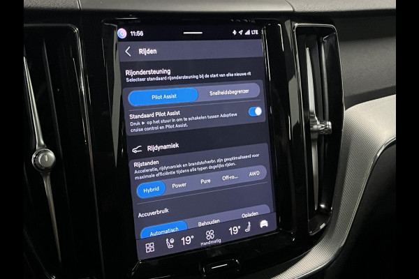 Volvo XC60 2.0 T8 Plug-in hybrid AWD Plus Dark SOH 93% Long range | Trekhaak | Open dak | Adapt. cruise | Harman/Kardon | Stoel-/Stuurverwarming | 360 camera | Google