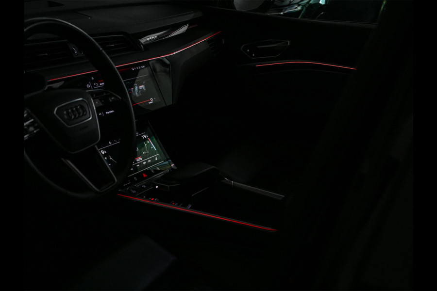 Audi Q8 Sportback e-tron S quattro SQ8 115 kWh /503PK | NL-Auto | 1ste Eigenaar | Panoramadak | B&O | HUD | 360 Camera | Carbon Interieur | Adaptive Cruise | Stoelverwarming V+A | Luchtvering | Stuurverwarming | Memory Seats | Ambiance Interieur |