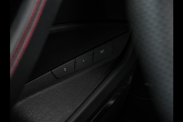 Audi Q8 Sportback e-tron S quattro SQ8 115 kWh /503PK | NL-Auto | 1ste Eigenaar | Panoramadak | B&O | HUD | 360 Camera | Carbon Interieur | Adaptive Cruise | Stoelverwarming V+A | Luchtvering | Stuurverwarming | Memory Seats | Ambiance Interieur |